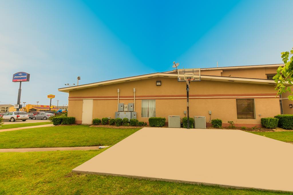 Howard Johnson By Wyndham Oklahoma City Okc Airport, Fairgrounds, I40 Exterior photo
